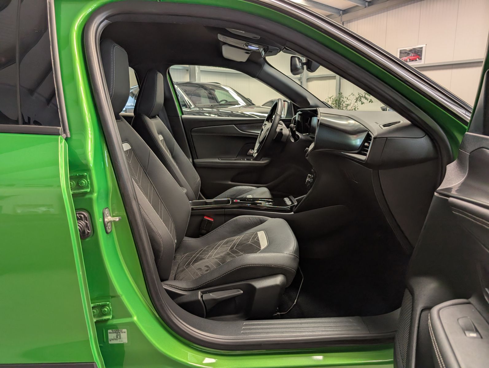 Fahrzeugabbildung Opel Mokka 1.2 Ultimate Aut. Winter-Paket Kamera ACC