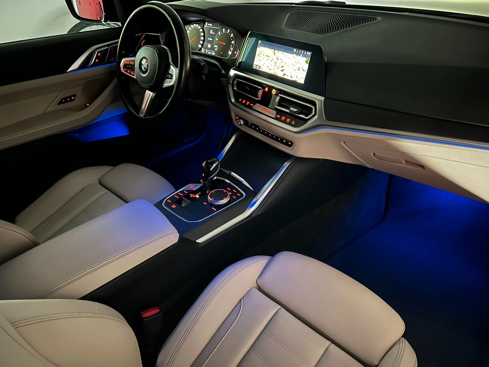 Fahrzeugabbildung BMW M440 i xDrive/LED/DAB/KAM/MEMORY/BICOLOR 19 ZOLL