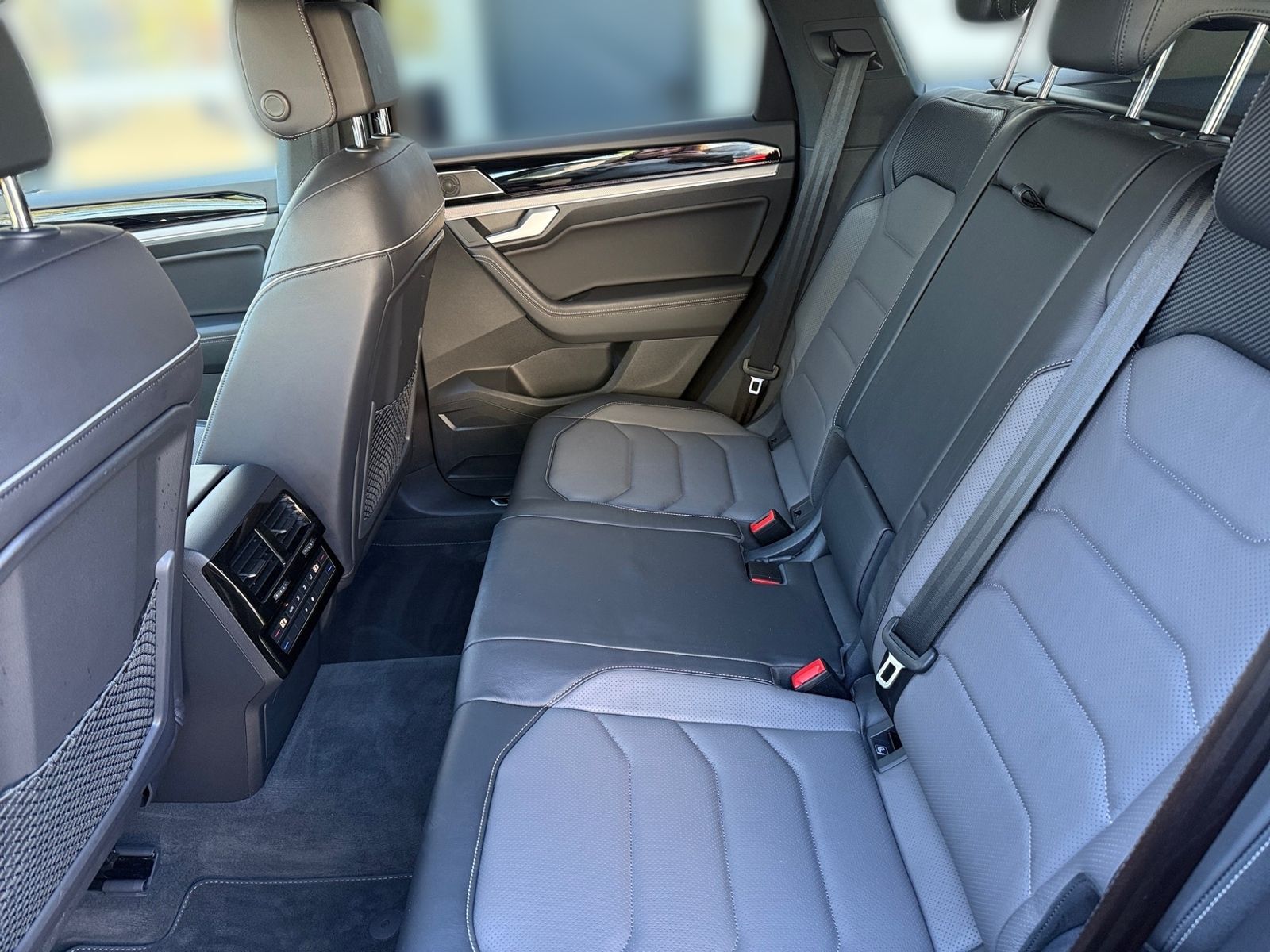 Volkswagen Touareg 3.0 TDI V6 4M R-LINE BLACK AHK DYNAUDIO foto 15