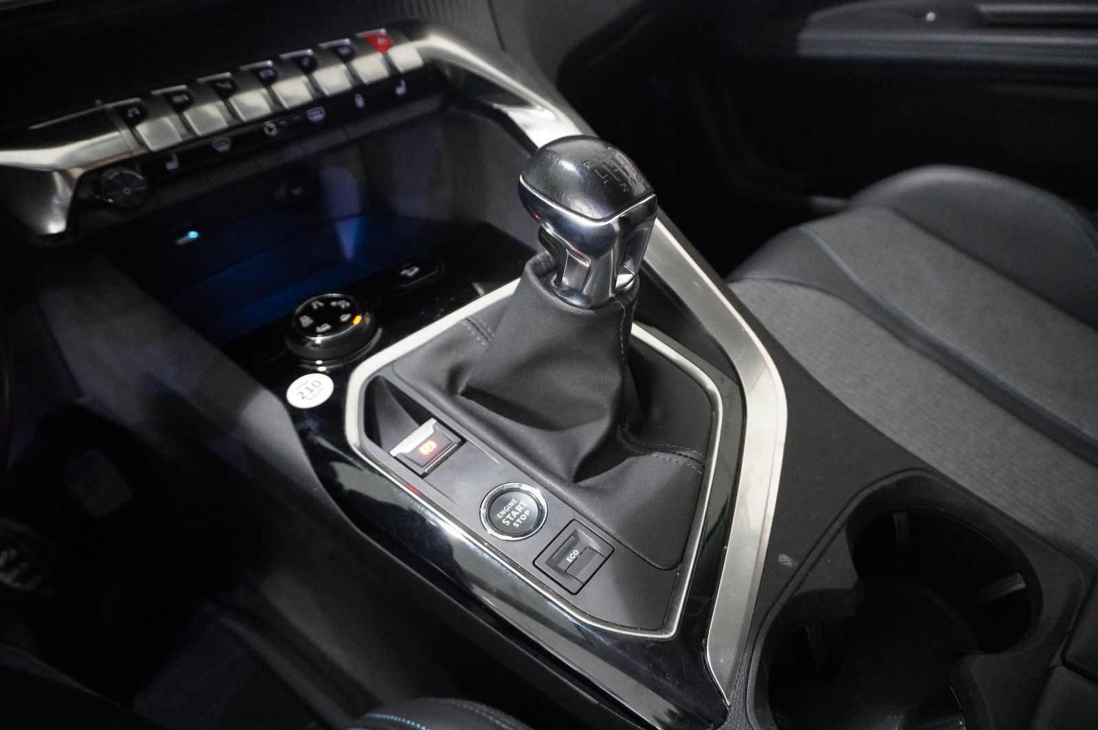 Fahrzeugabbildung Peugeot 3008 1.5D ALLURE NAVI/LED/KAMERA/SPORT/VIRTU/AHK