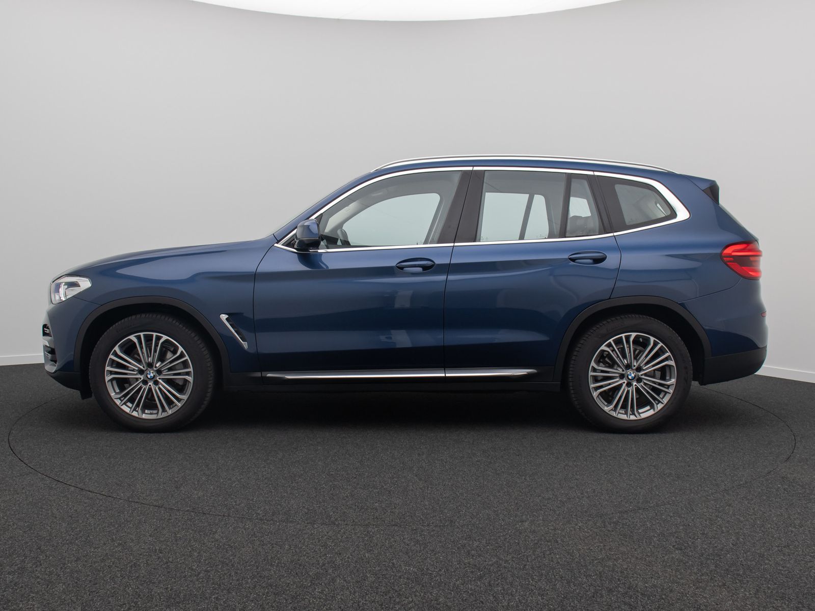Fahrzeugabbildung BMW X3 xD20d LuxuryLine Alarm DAB Sport Leder 19Zoll