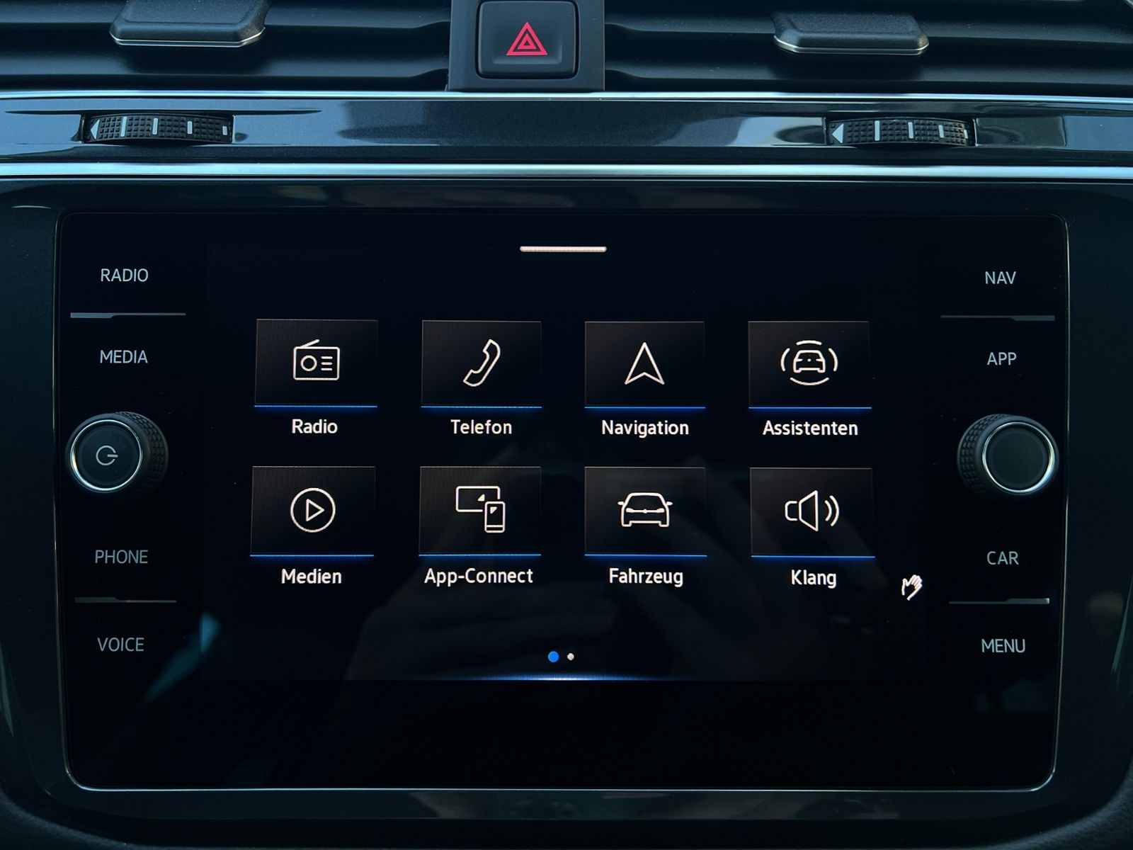 Fahrzeugabbildung Volkswagen Tiguan Elegance 2.0 TSI DSG 4MOTION *AHK, Matrix