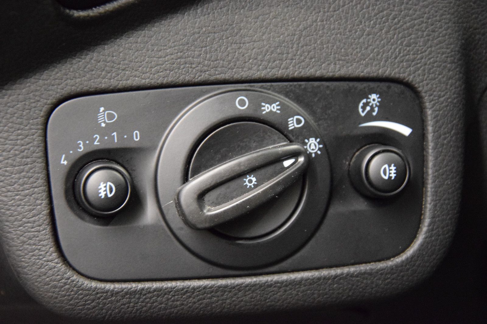 Fahrzeugabbildung Ford C-Max Titanium -defekte Kopfdichtung-Motor läuft