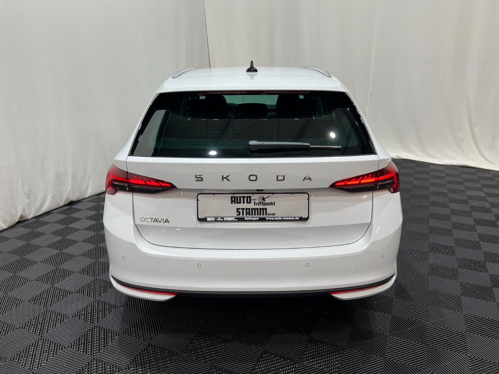 Fahrzeugabbildung SKODA Octavia 2.0 TDI 110kW DSG Selection Combi