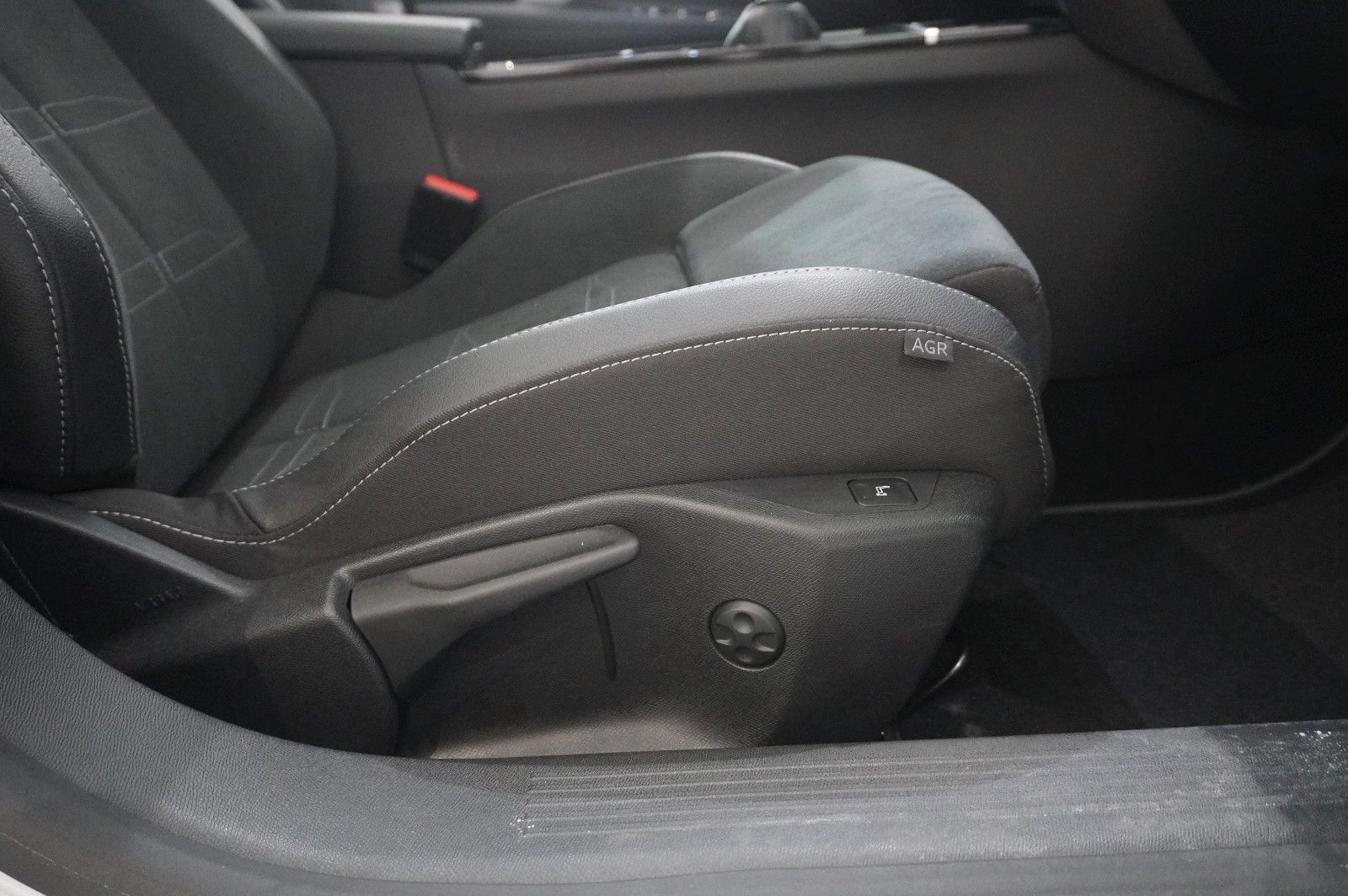 Fahrzeugabbildung Opel Astra L ST 1.2T GS SPORT NAVI/LED/360°/PANO./HUD