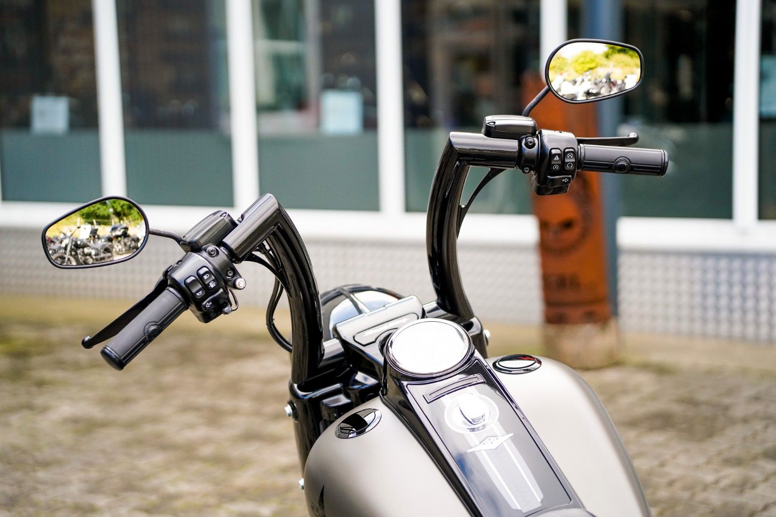Fahrzeugabbildung Harley-Davidson FLHRXS ROAD KING SPECIAL 107 CUI - JEKILL&HYDE -