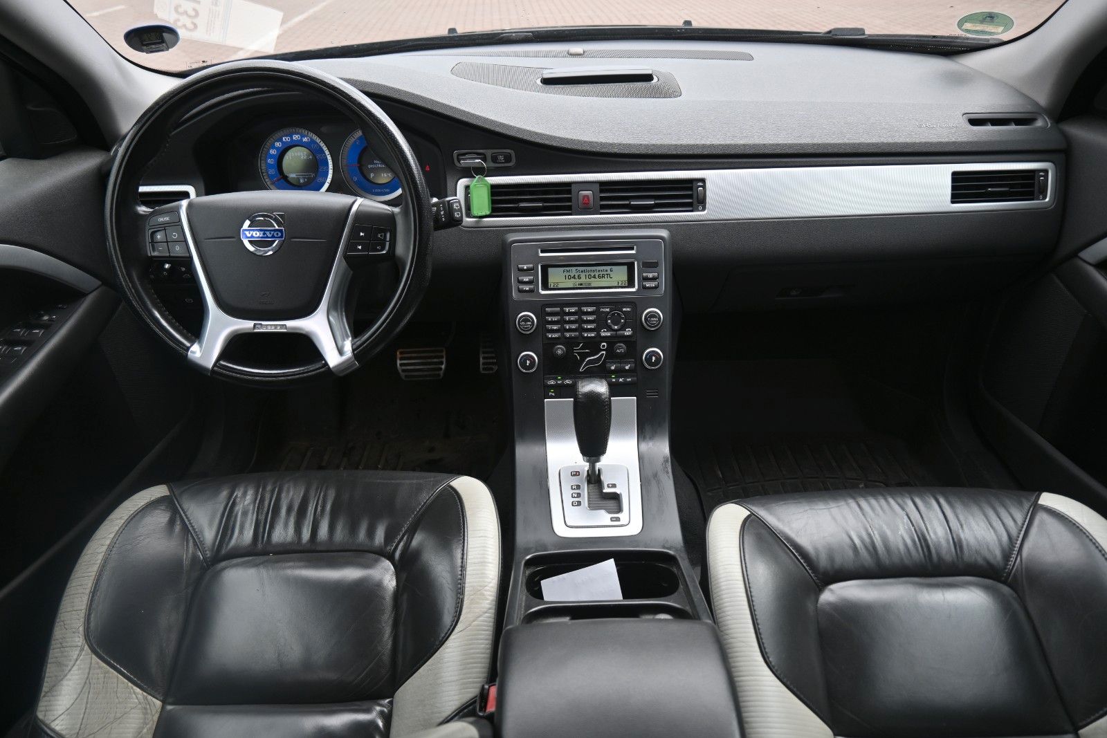 Fahrzeugabbildung Volvo V70 2.4 Autom. Edition R-Design*Xenon*