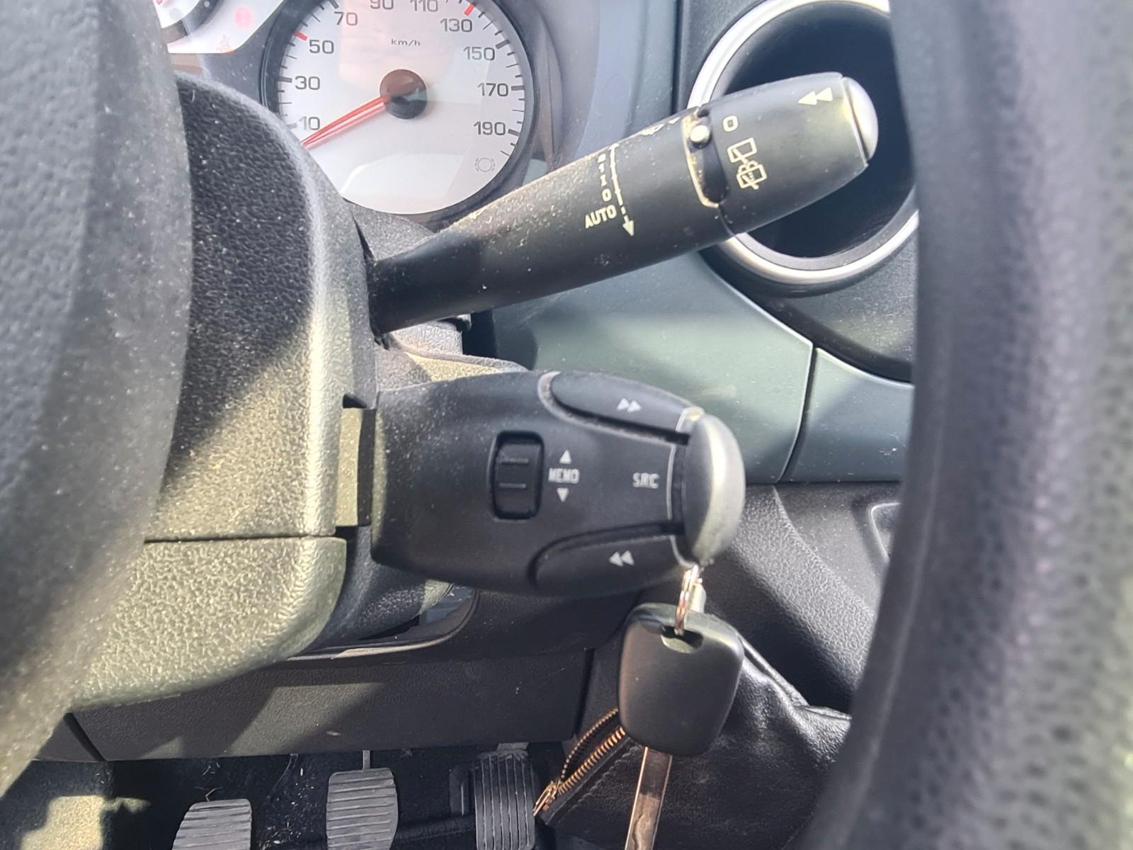 Peugeot Partner Tepee Family Klima 8fach Pano ZR neu
