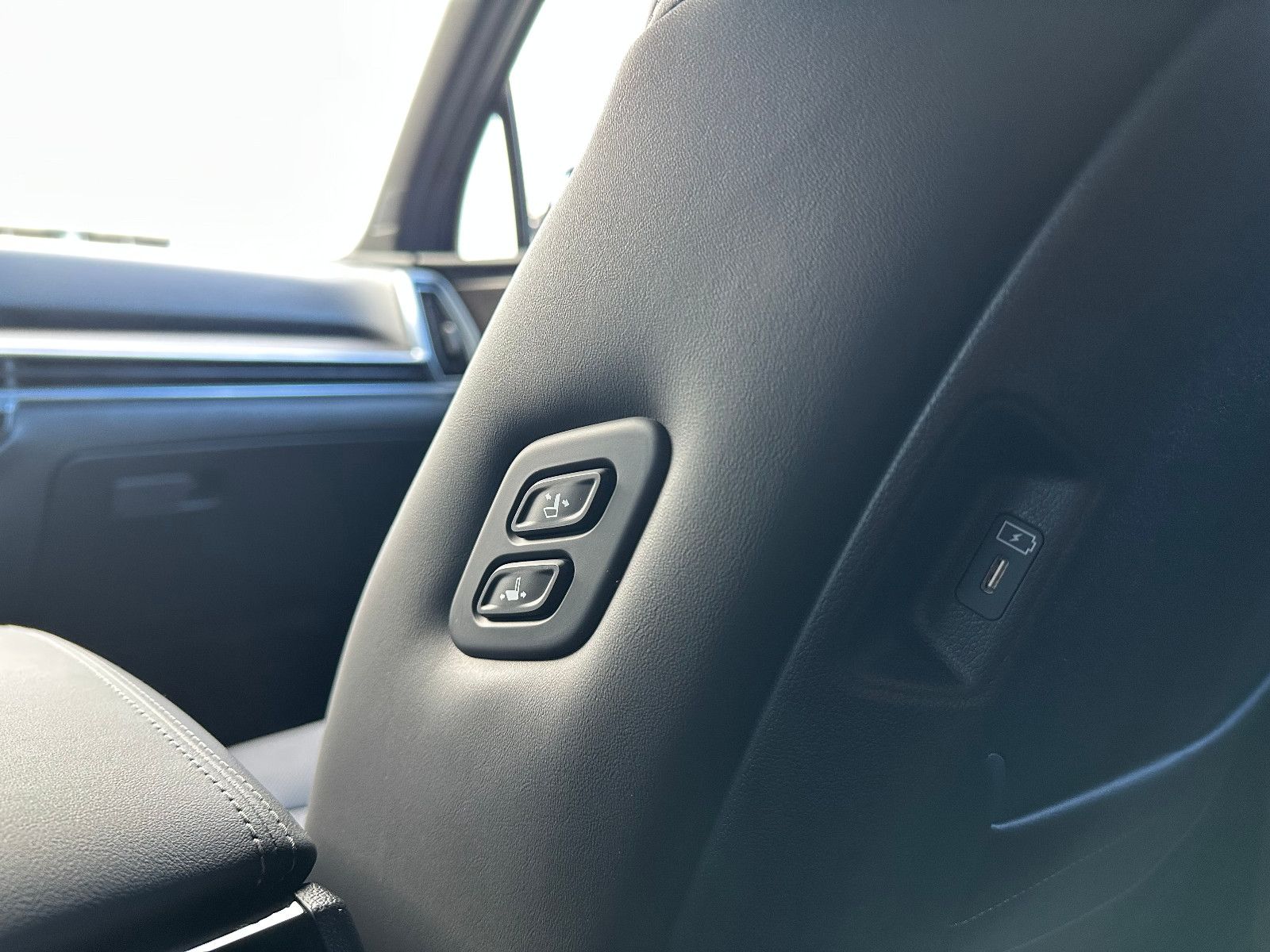 Fahrzeugabbildung Kia Sorento 2.2 CRDi AWD Platinum Nappa AHK