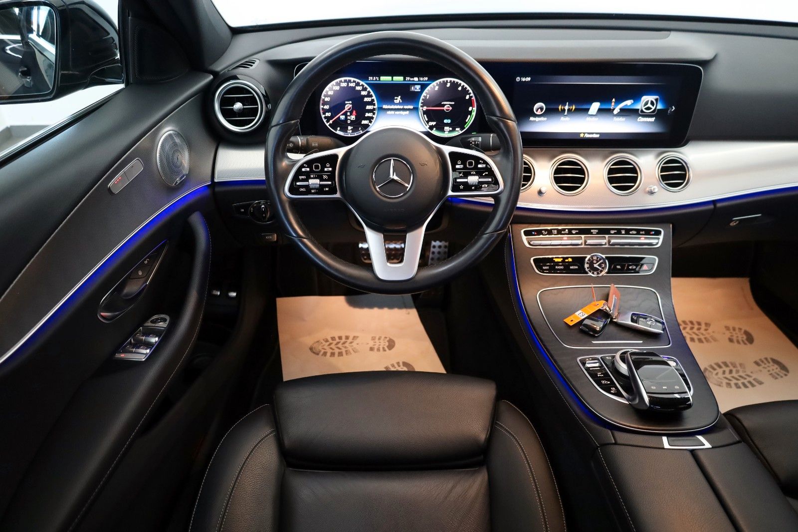 Fahrzeugabbildung Mercedes-Benz E 300de Lim. Leder,Navi,LED,Burmester,Park Paket