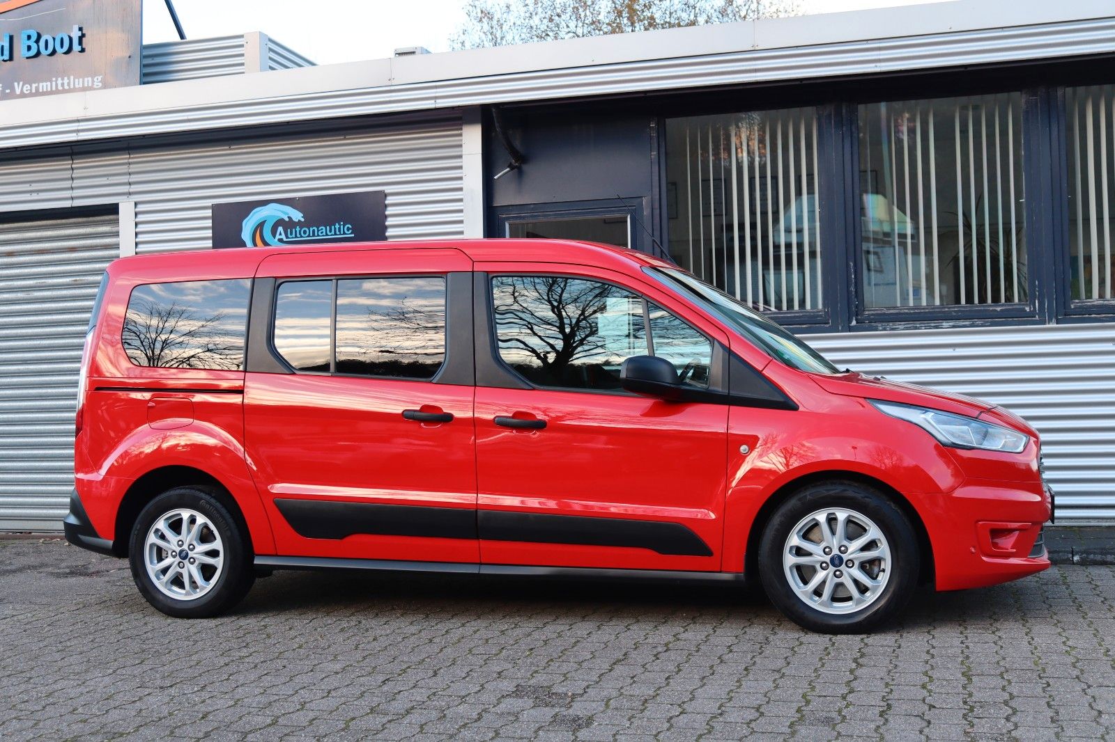 Fahrzeugabbildung Ford GRAND TOURNEO 1.5TDCI AUTOMATIK KLIMA NAVI 7SITZ