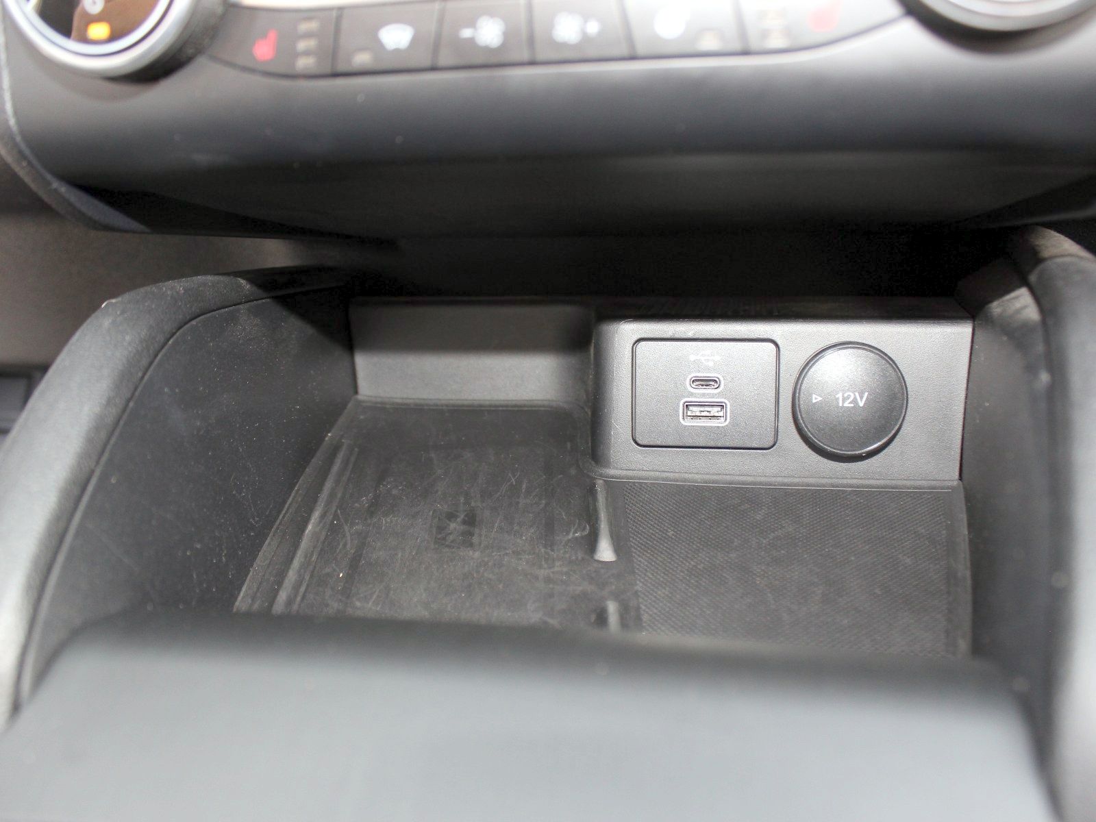 Fahrzeugabbildung Ford Kuga Plug-In Hybrid Cool & Connect 2,5 Duratec