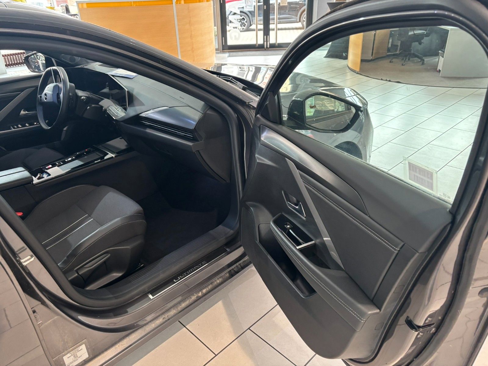 Fahrzeugabbildung Opel Astra L Lim. 1.6 HYBRID ULTIMATE NAVI/360°/SPORT