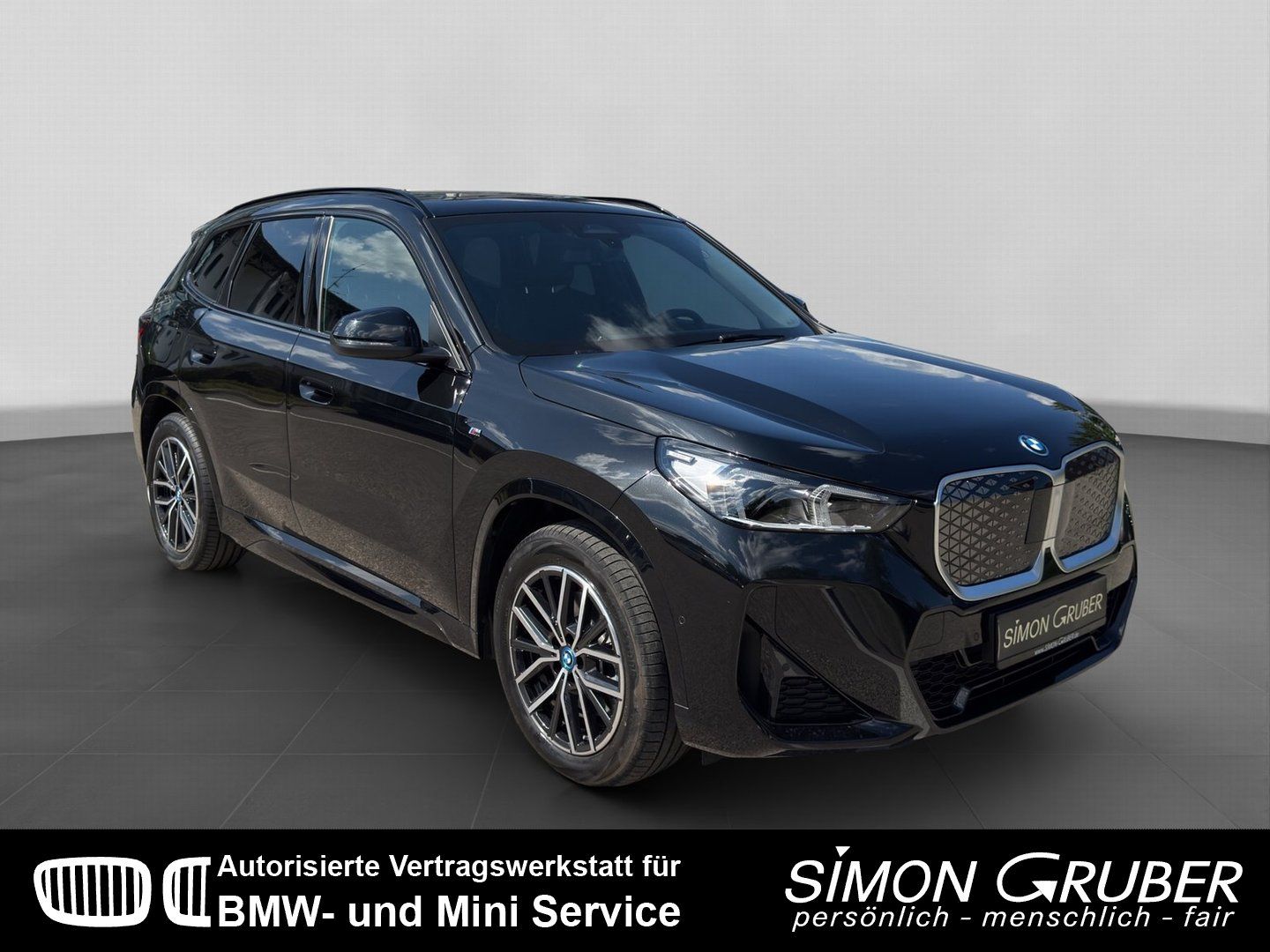 Fahrzeugabbildung BMW iX1 xDrive30 M Sport Pano el.Heckklappe AHK LED