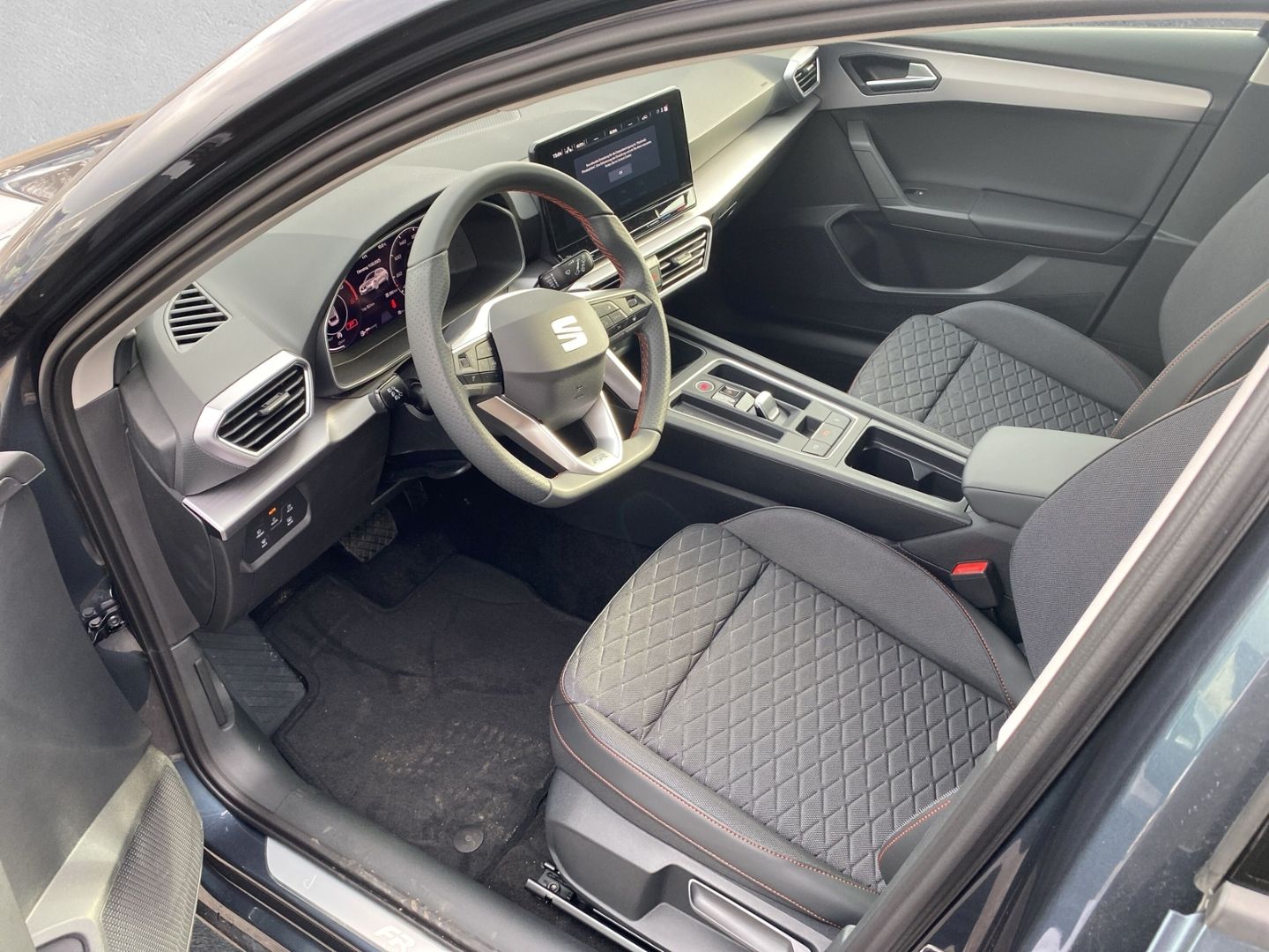 Fahrzeugabbildung SEAT Leon Sportstourer FR 2.0 TDI EU6d Navi digitales