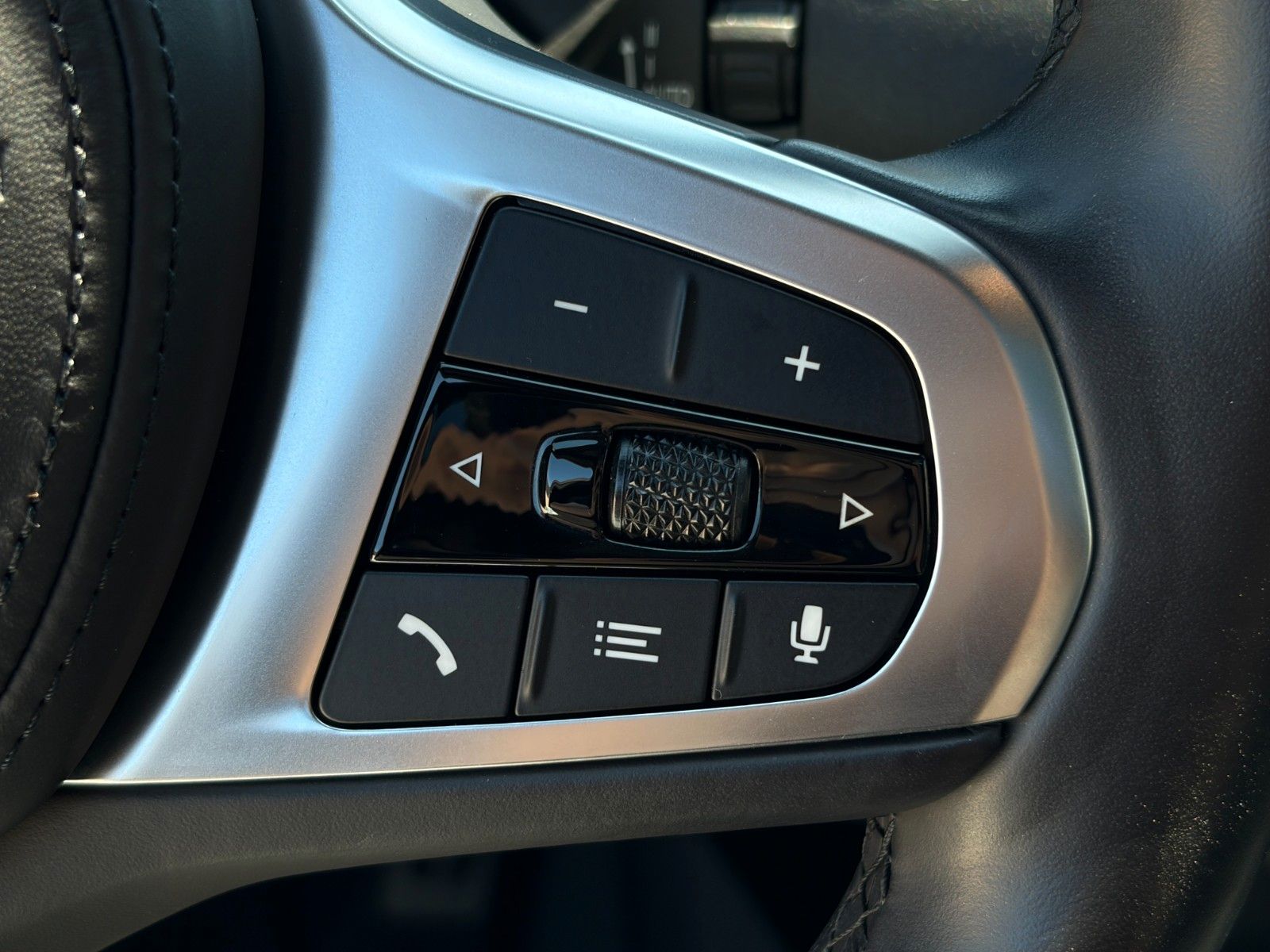 Fahrzeugabbildung BMW 218i Gran Coupe M Sport Shadow Pano HiFi KZG LHZ