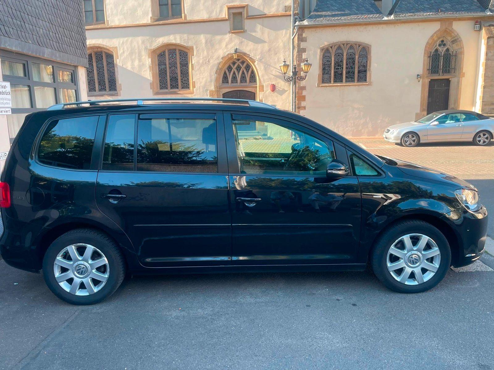 Volkswagen Touran 2015 — interior