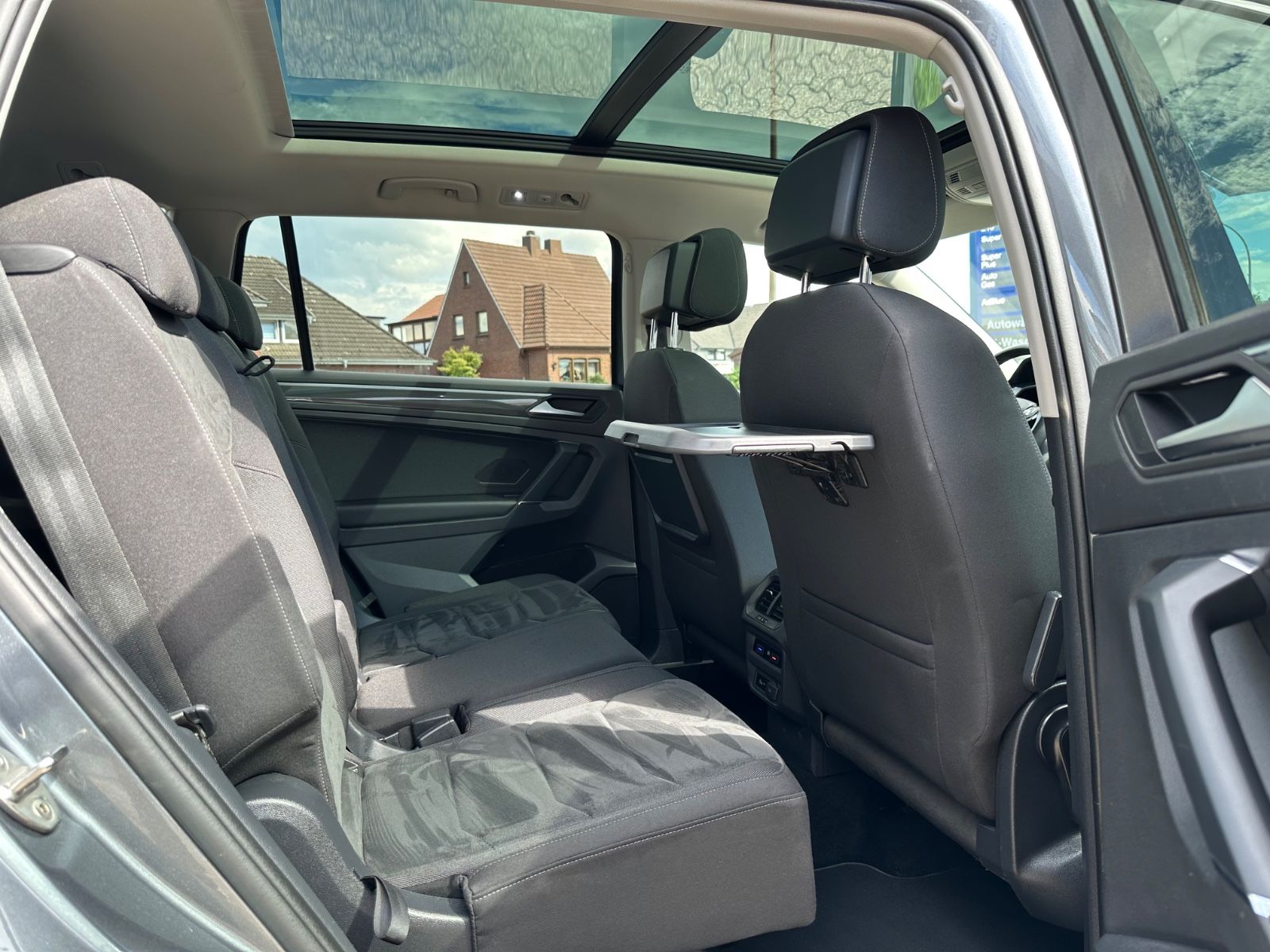Fahrzeugabbildung Volkswagen Tiguan Allspace 2.0 TDI 4M R-Line AHK/Pano/LED