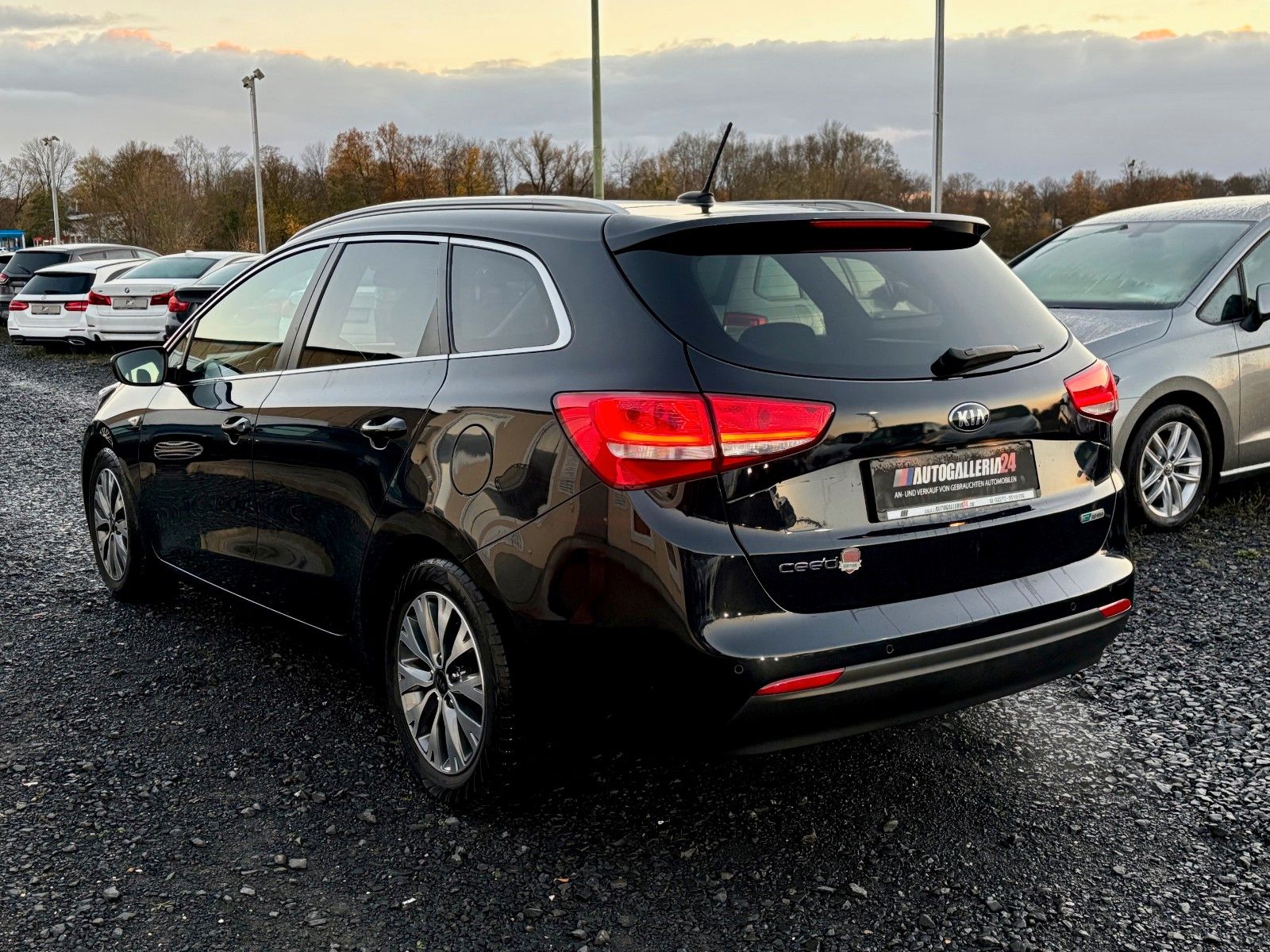 Fahrzeugabbildung Kia cee'd Sportswagon 1.4 Navi Kamera SHZ Tempomat
