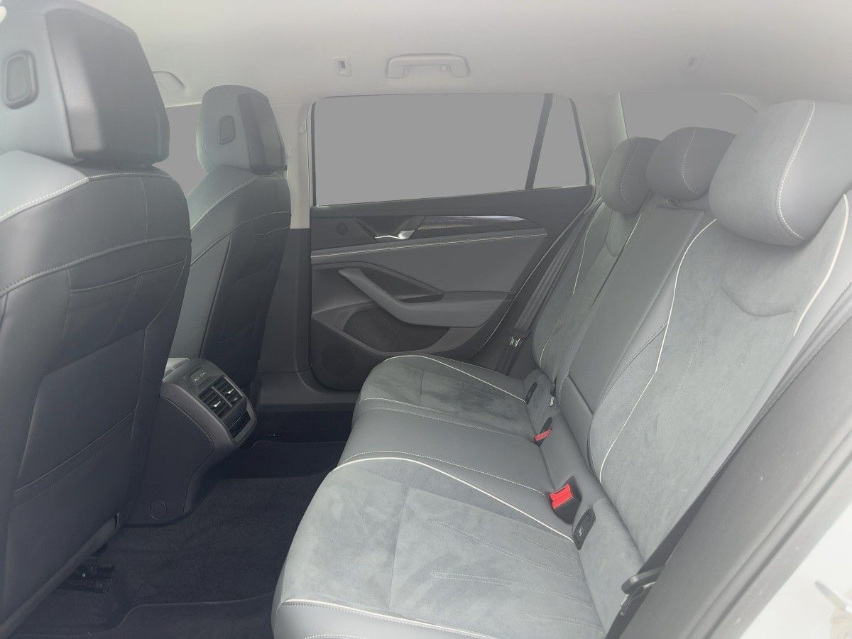 Volkswagen Passat Variant 1.5 eHybrid Business Navi LED ACC foto 8