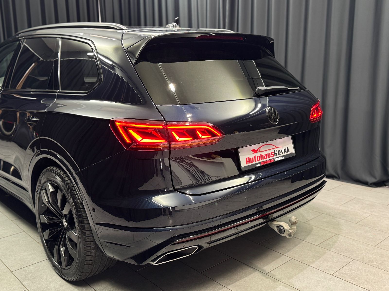 Fahrzeugabbildung Volkswagen Touareg 4.0 TDI V8 Atmosphere 4Motion|R-LINE|AHK