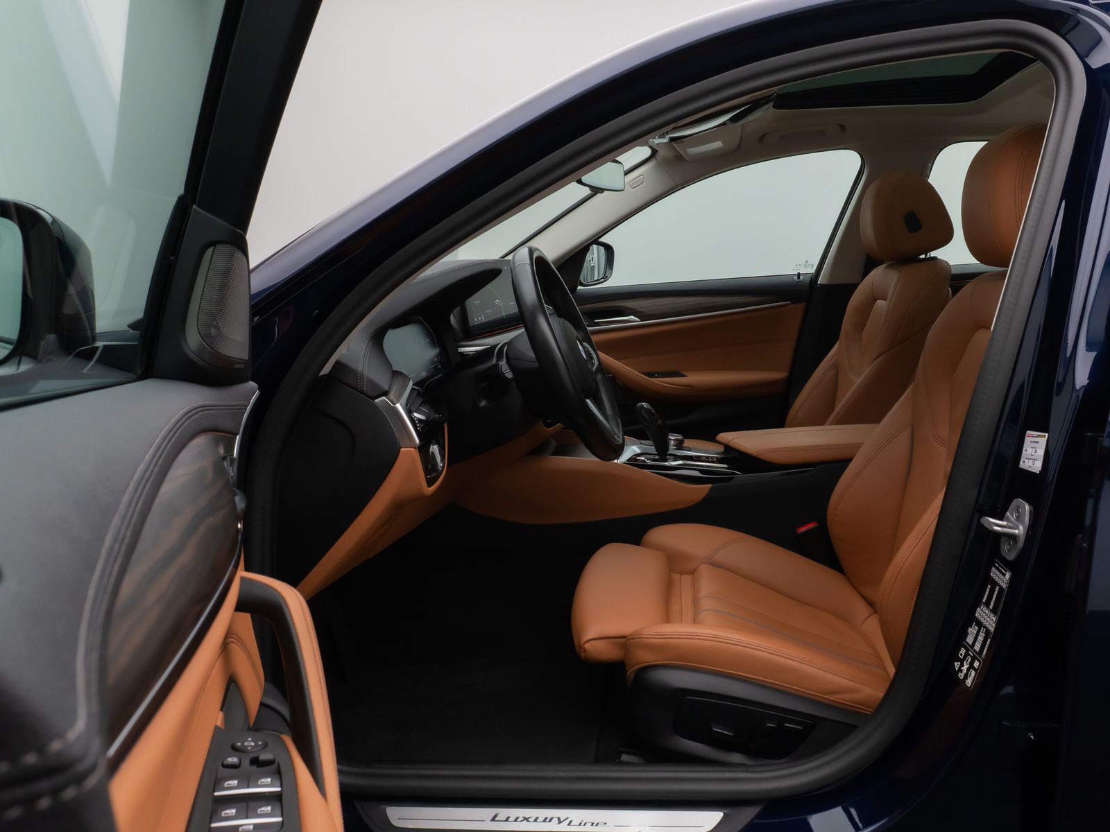 Fahrzeugabbildung BMW 520d xD LuxuryLine Glasdach Kamera Laser HUD H/K