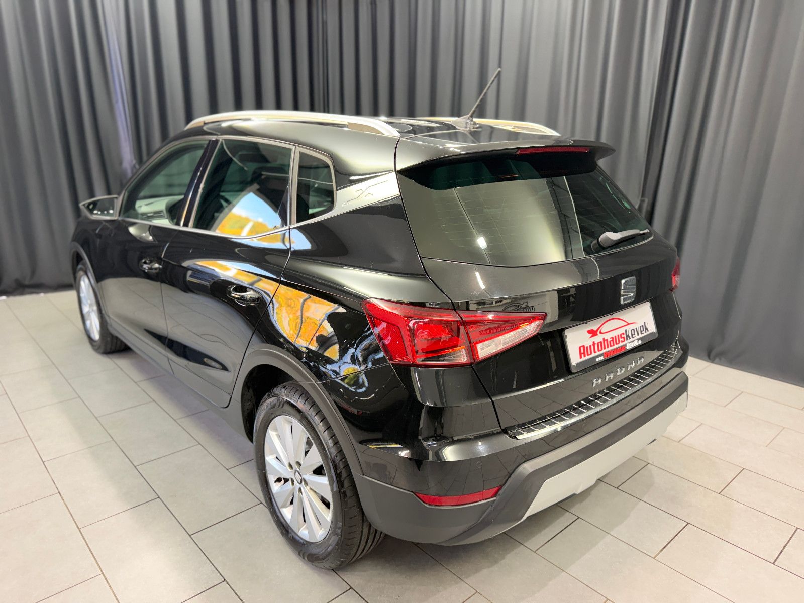 Fahrzeugabbildung SEAT Arona Xcellence|PDC|NAVI|ACC|LED