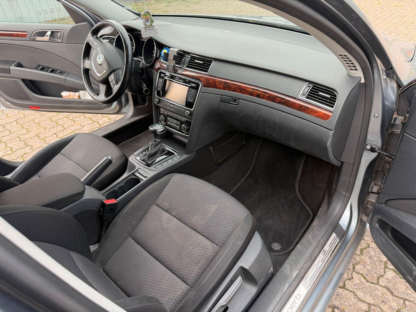 Skoda Superb 2012 — photo 7