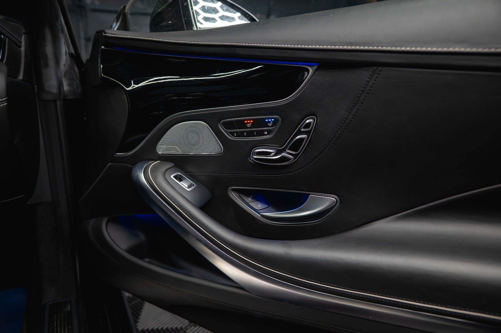 Fahrzeugabbildung Mercedes-Benz S 63 AMG 4Matic Night Edition Designo *ACC*Pano*