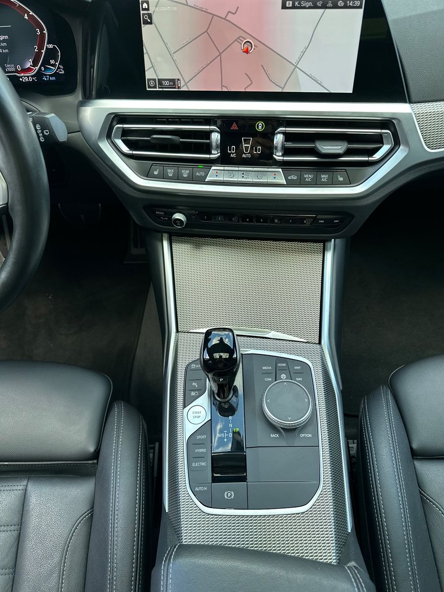 Fahrzeugabbildung BMW 330 e Touring M-Sport NAV+LED+PANO+AHK+HEAD-UP
