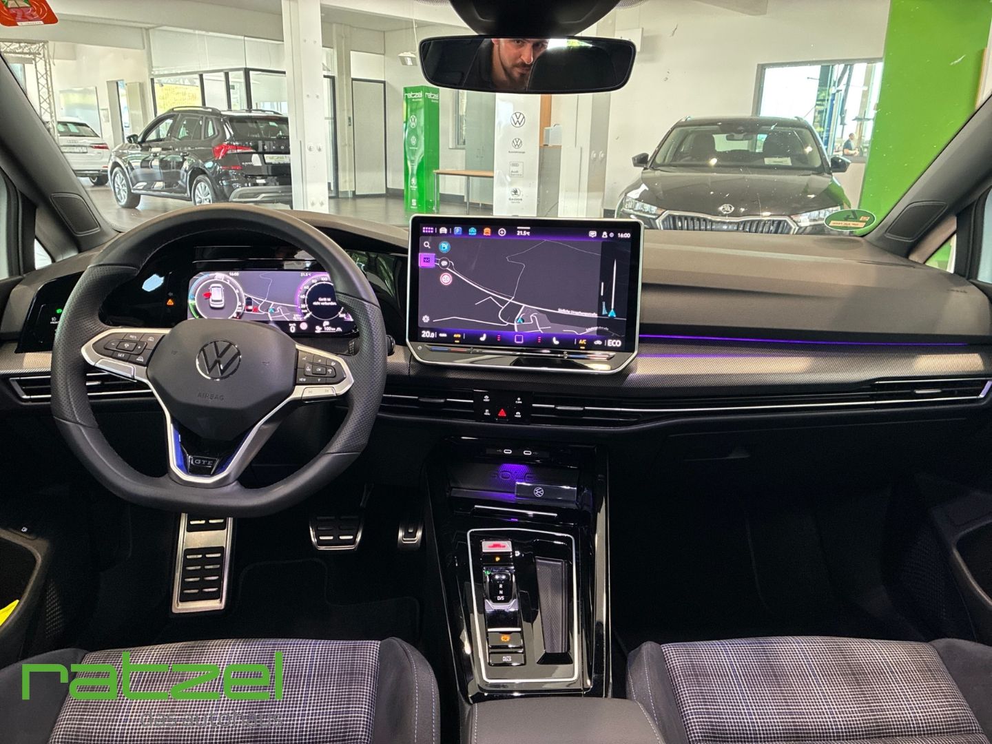 Fahrzeugabbildung Volkswagen Golf VIII GTE Business-Paket+DCC+ACC+IQ.Light
