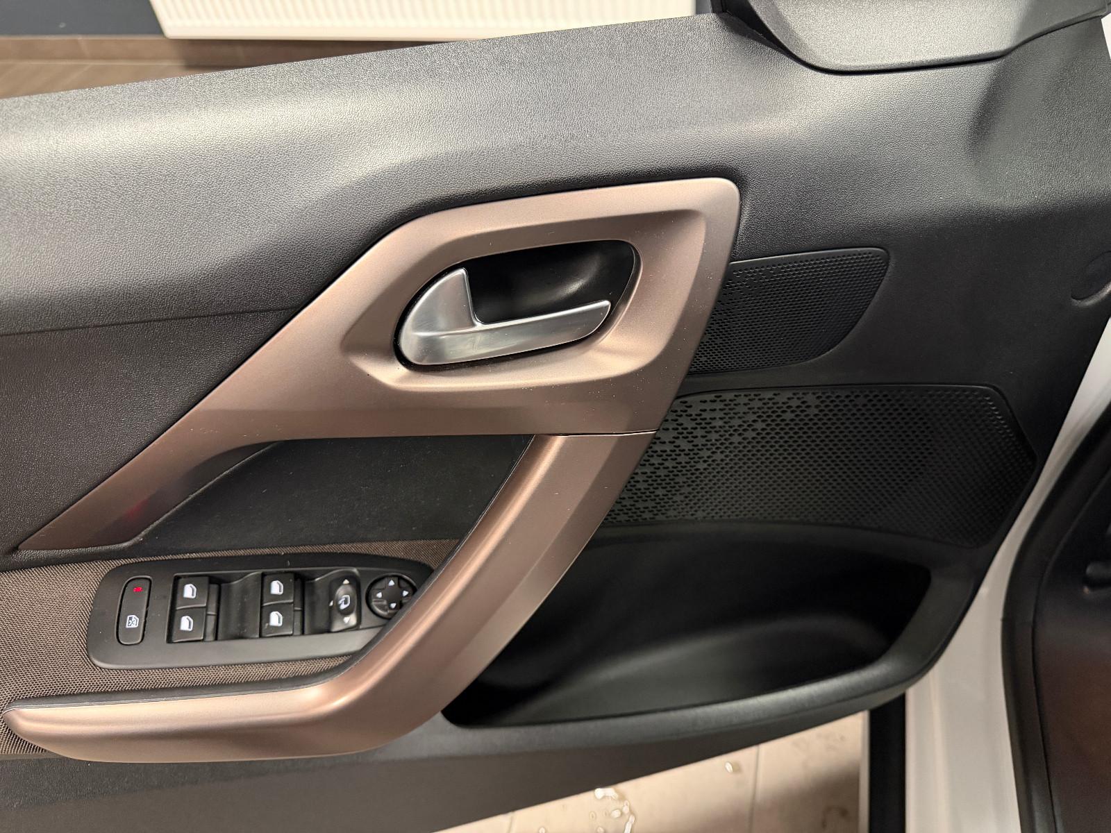 Peugeot 2008 Allure 1.6 e-HDi Automatik /2.HD/LED/SITZHZ