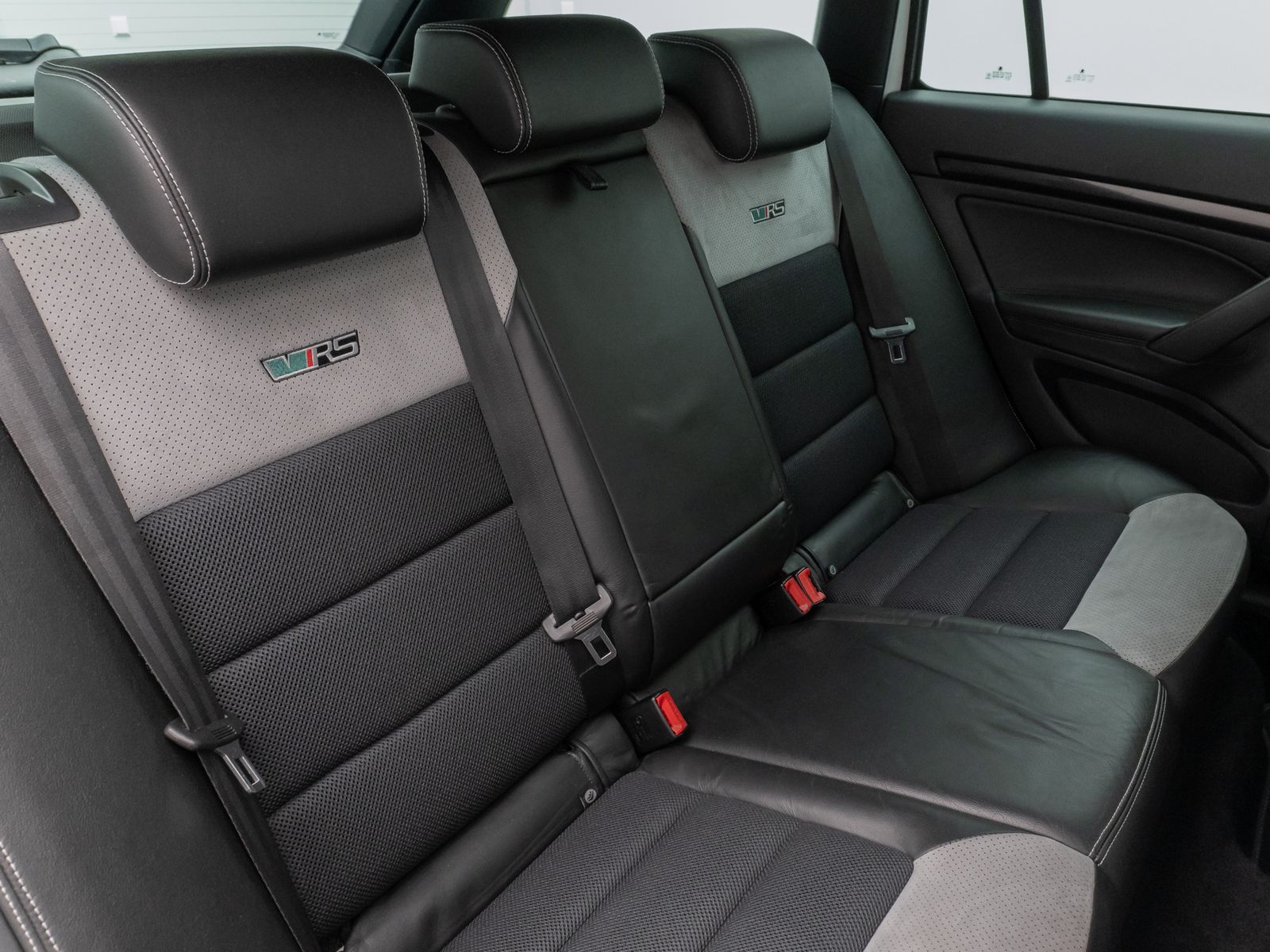 Fahrzeugabbildung SKODA Octavia Combi RS Xenon PDC Navi Sport