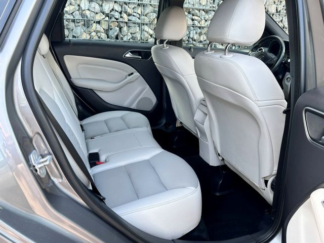 Mercedes-Benz B 220 – Bild 8
