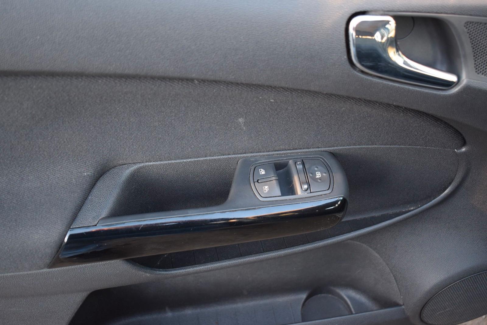 Opel Corsa 2013 — photo 8