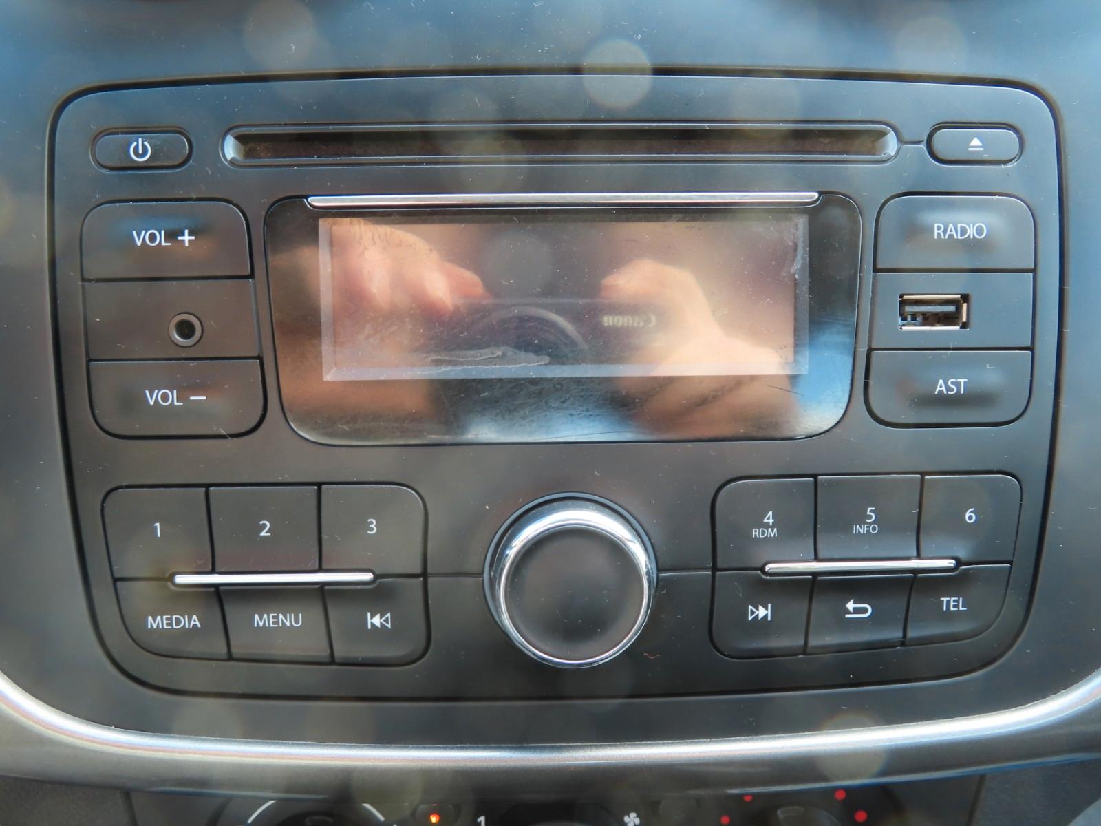Dacia Sandero 2015 — photo 15