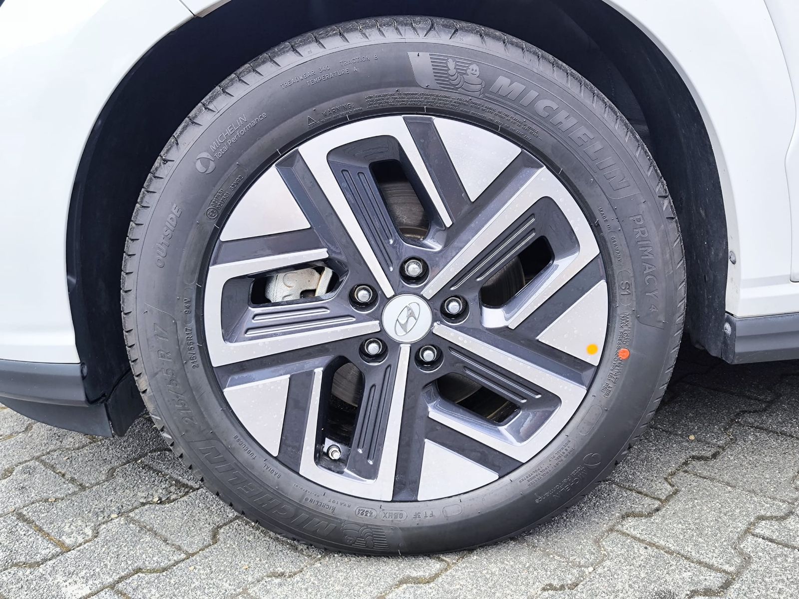 Fahrzeugabbildung Hyundai Kona Elektro Edition 30 LED+NAVI+SHZ+KAMER+KRELL