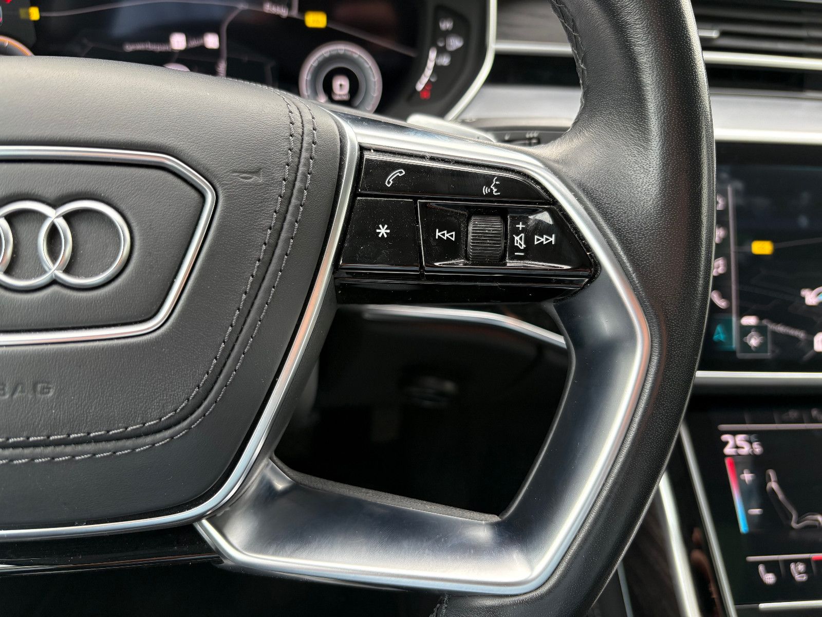 Fahrzeugabbildung Audi A8 60 TFSI e L quattro/Chauffeur-Paket/Fond-TV/