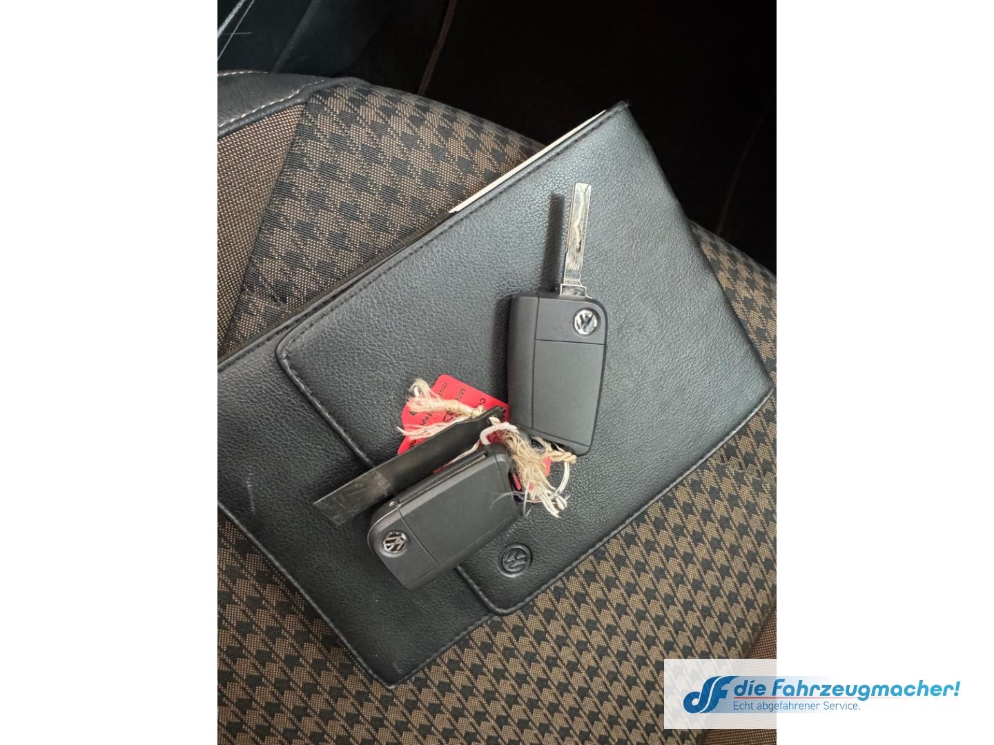 Fahrzeugabbildung Volkswagen Polo V Original 1.2TSI DSG Pano Kamera Navi LED