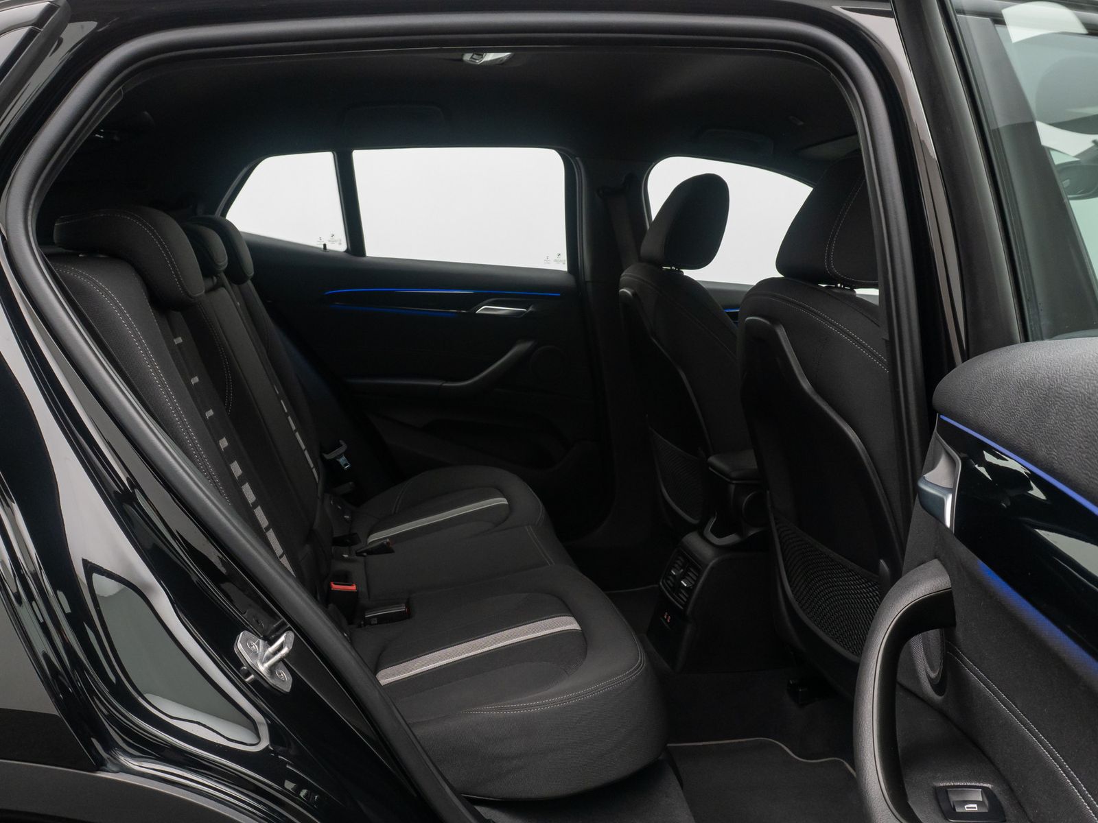 Fahrzeugabbildung BMW X2 sD18i AdvantagePlus HiFi DAB Sportsitz 19Zoll