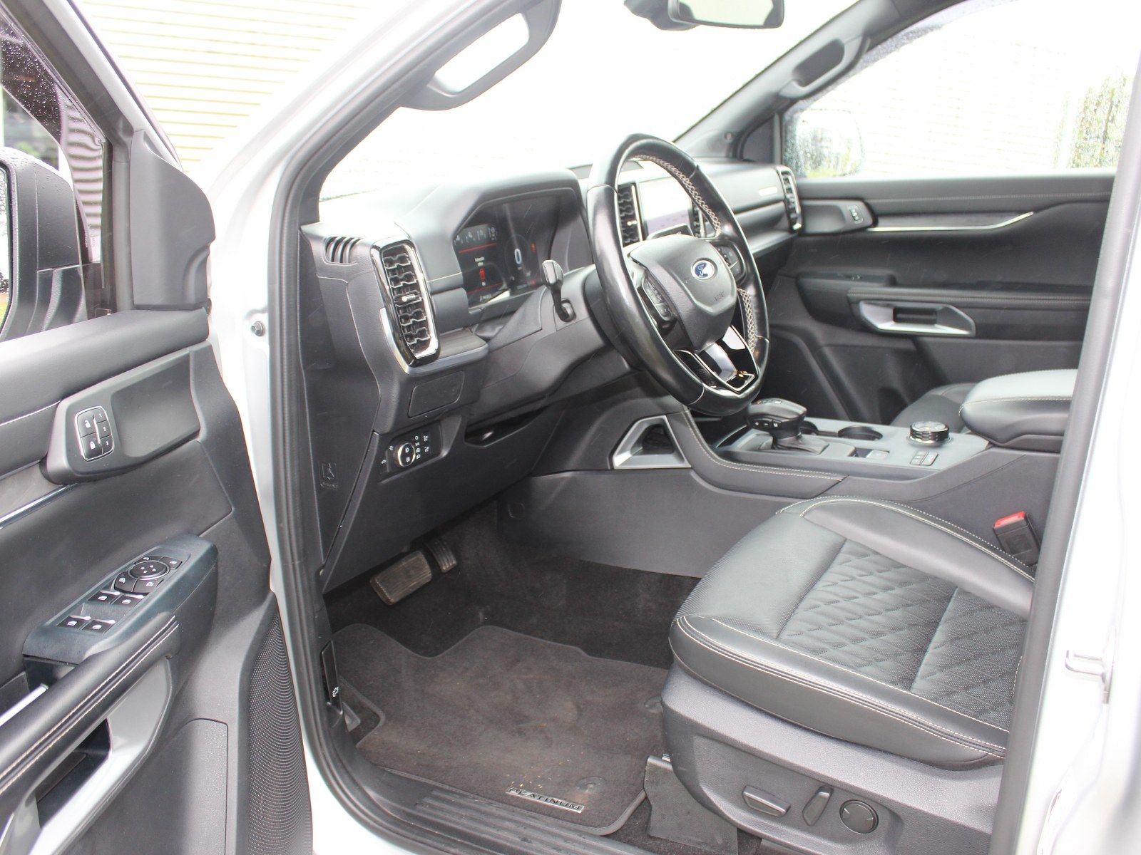 Fahrzeugabbildung Ford Ranger Platinum e-4WD Doppelkabine