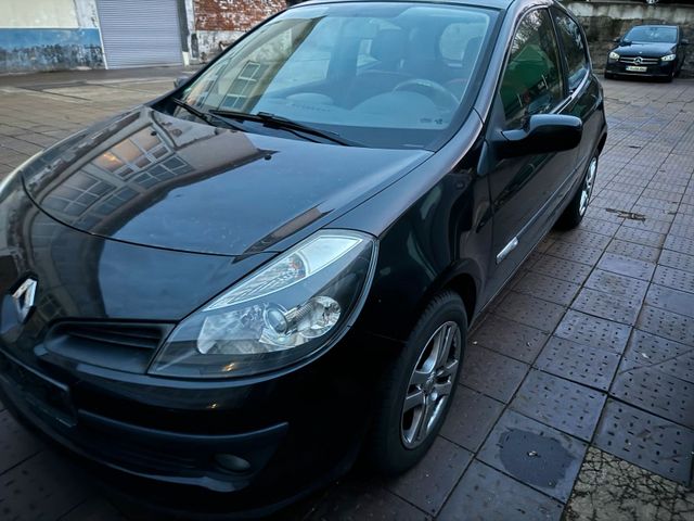 Skoda Renault Clio 1,2   TÜV neu