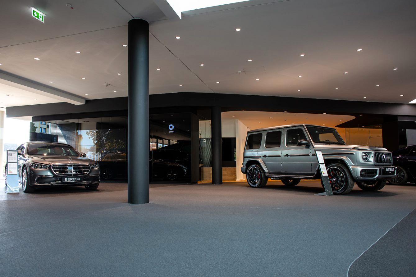 showroom-image-top