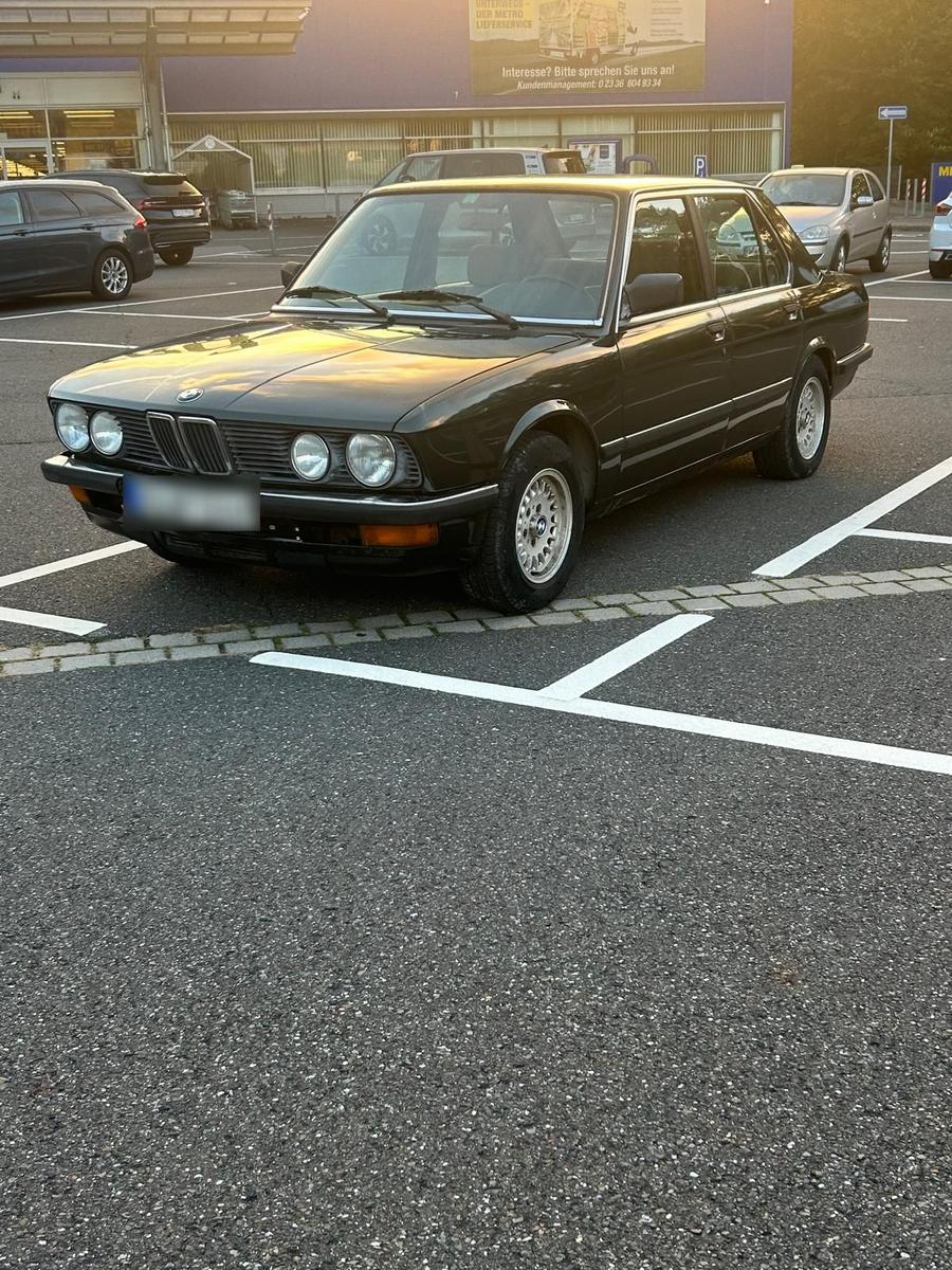 BMW 524