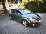 Toyota Corolla Verso 2.2 D-CAT | 7-Sitzer ... - Toyota Corolla Verso: D Cat