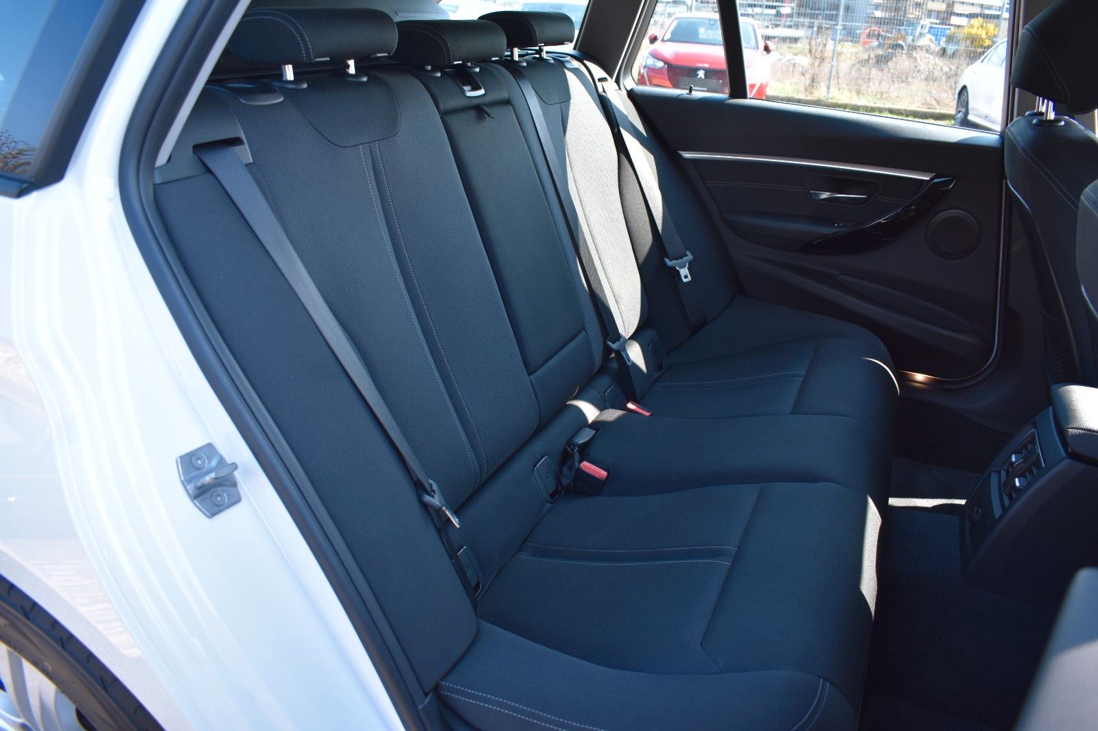 Fahrzeugabbildung BMW 320 d Touring Sport Line Automatik AHK