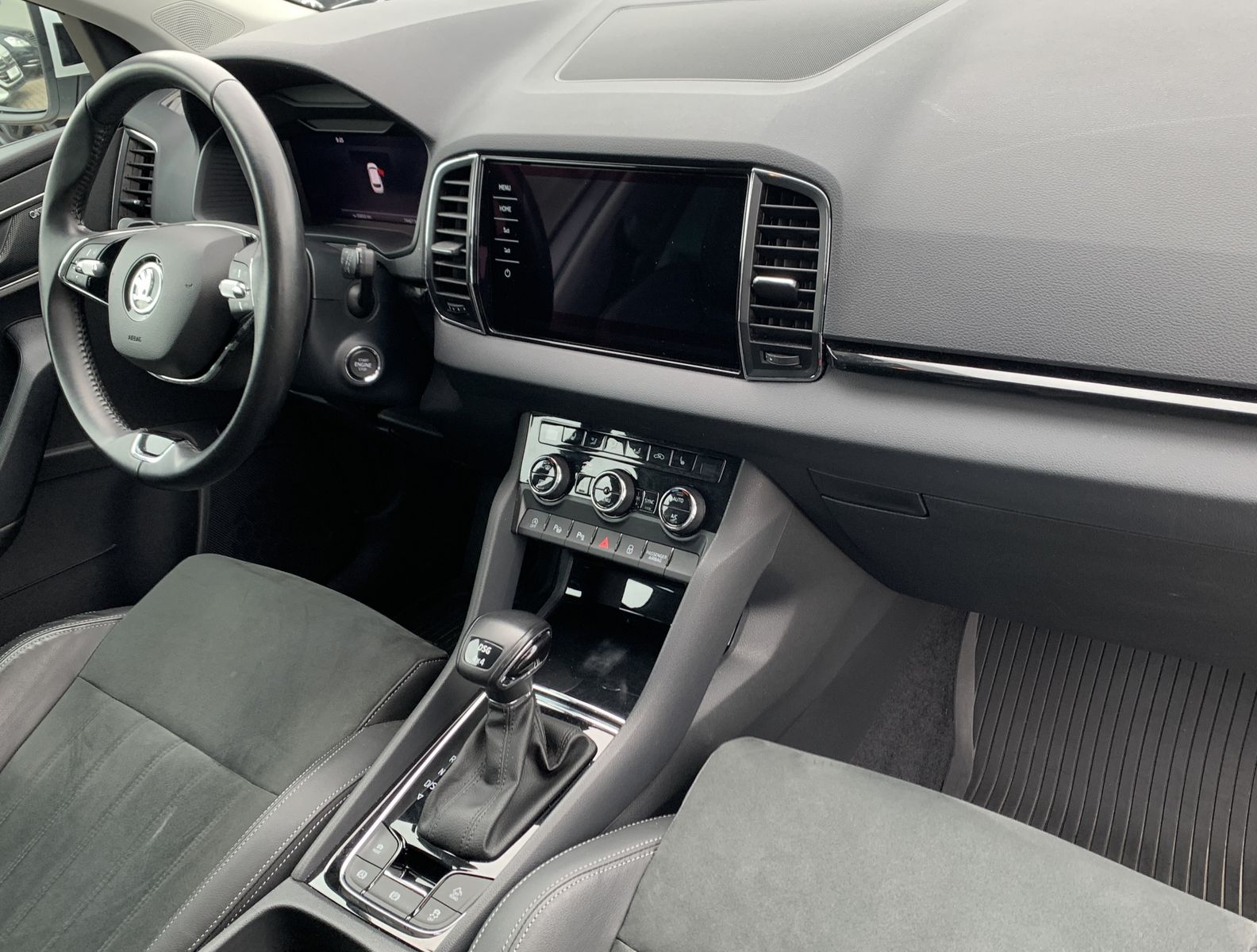 Fahrzeugabbildung SKODA Karoq 2.0 TDI*4x4*Alcantara*AHK*STHZ*CANTON*Cam*
