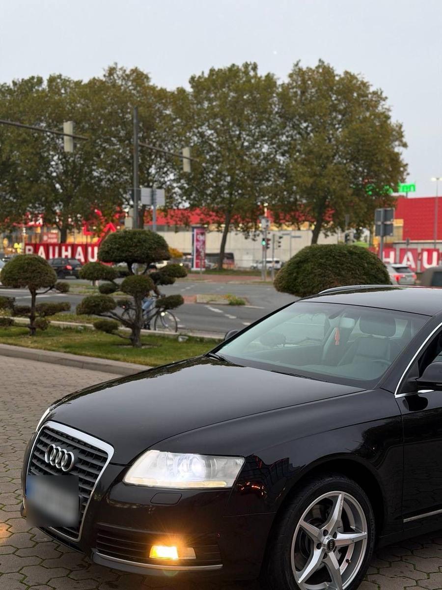 Audi Quattro 2010 — салон
