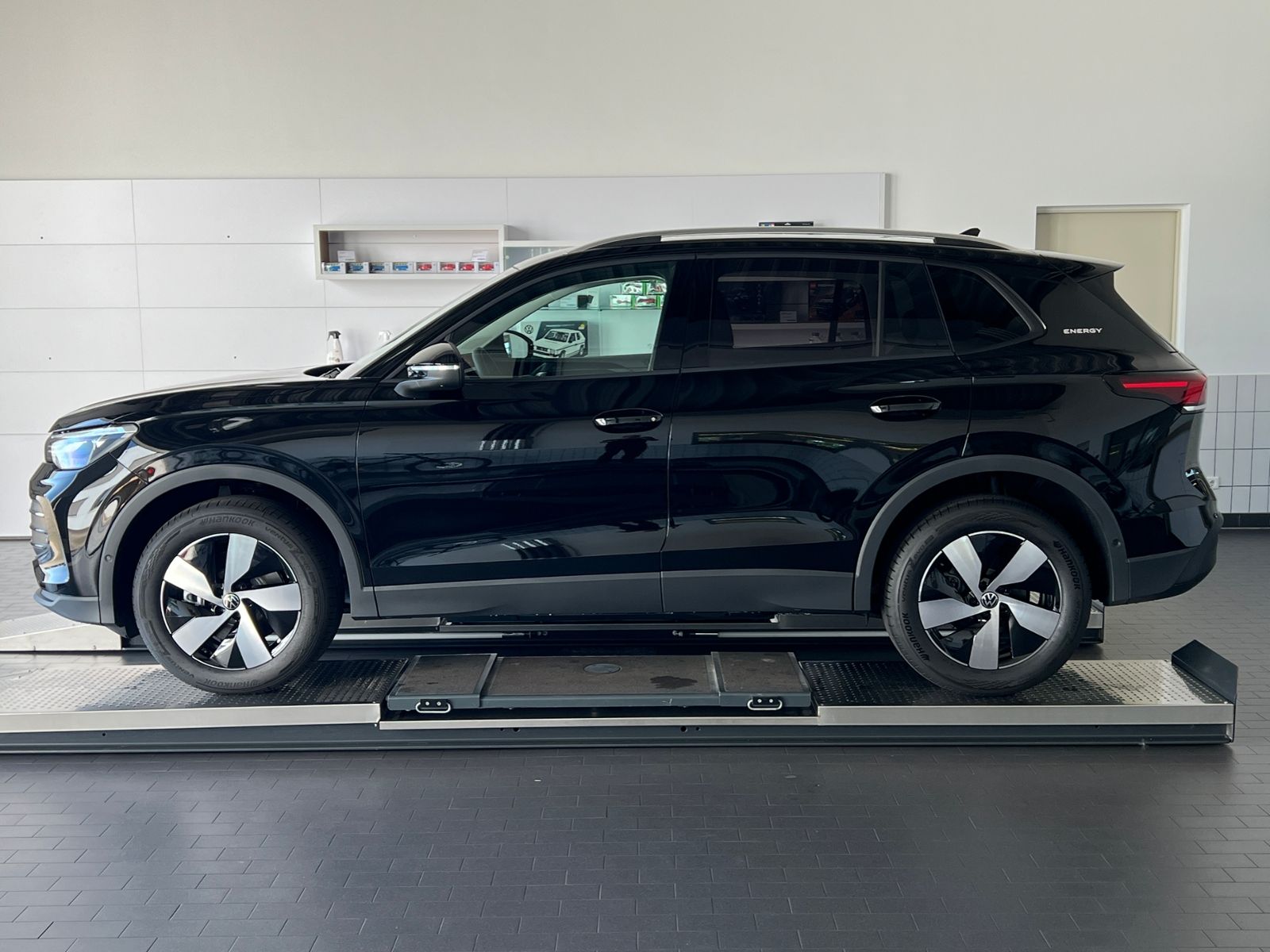 Fahrzeugabbildung Volkswagen Tiguan  ENERGY 2.0 TDI DSG *AHK, Navi, Travel As