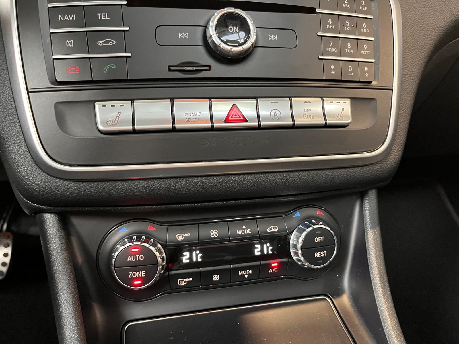 Fahrzeugabbildung Mercedes-Benz CLA 200 AMG Night PANO H/K LED
